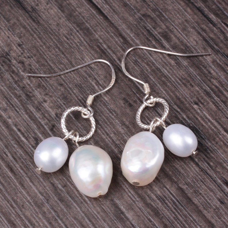 Pearls Earring